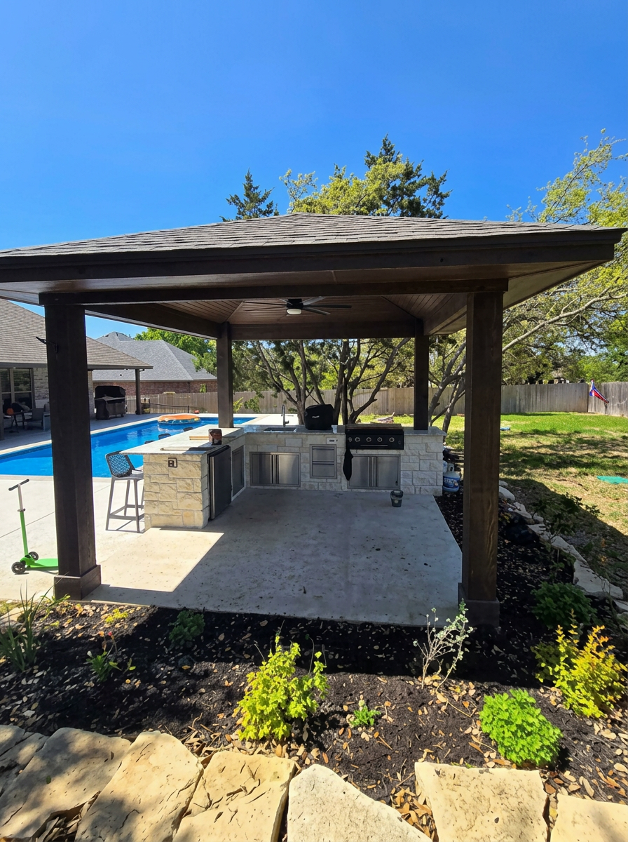 Outdoor Kitchen & Pavilion